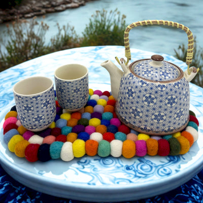 Ovale Mittelmatte mit Filzkugeln, 38 x 18 cm, mehrfarbig Filz-Tischsets & Untersetzer – Handgefertigte Wollfilz-Kugeln aus Nepal Nachhaltig Fair Trade Geschenk Idee Dekorativ