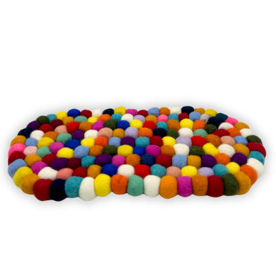 Ovale Mittelmatte mit Filzkugeln, 38 x 18 cm, mehrfarbig Filz-Tischsets & Untersetzer – Handgefertigte Wollfilz-Kugeln aus Nepal Nachhaltig Fair Trade Geschenk Idee Dekorativ